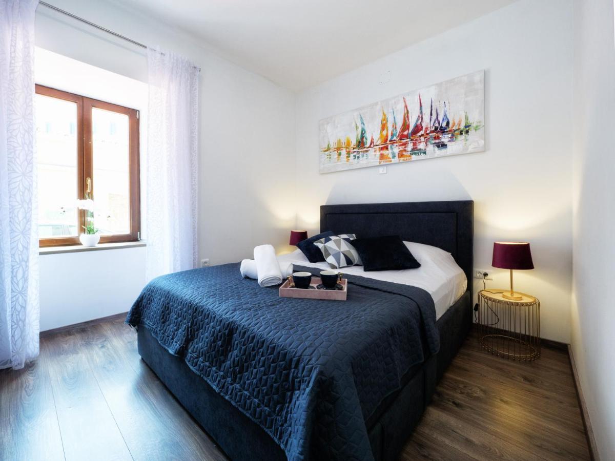 Arena Delight Studio Apartments Pula Exterior photo