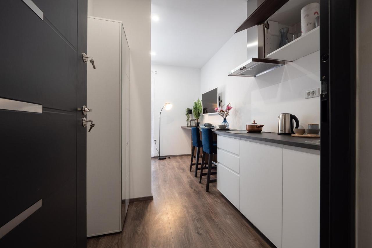 Arena Delight Studio Apartments Pula Exterior photo